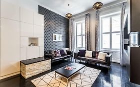 Bpr B&W Elegant Home